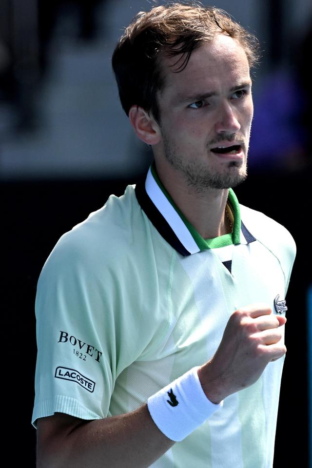 他的面貌更 他的面貌更